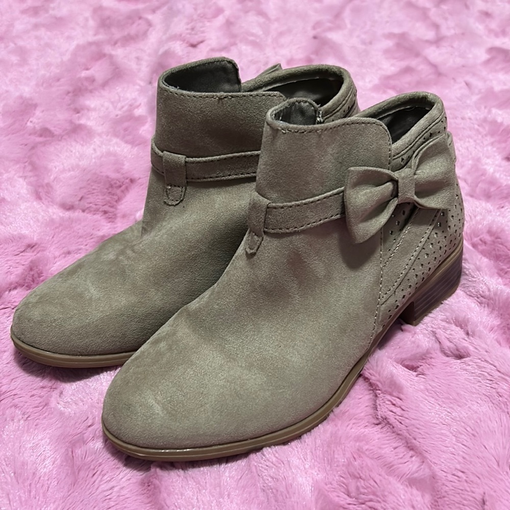 SO brand tan suede booties - Girls size 3